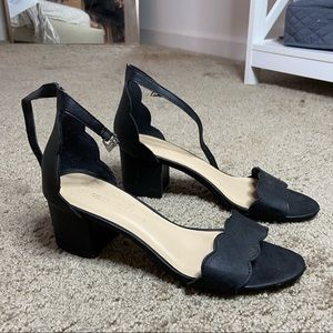 black kitten heels